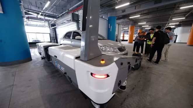 大興國際機(jī)場停車場的停車機(jī)器人