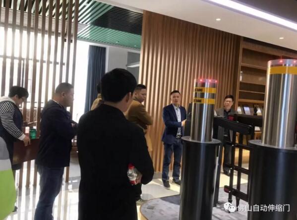百思德智能設備公司汪志平執(zhí)行會長組織會員單位參觀了展廳