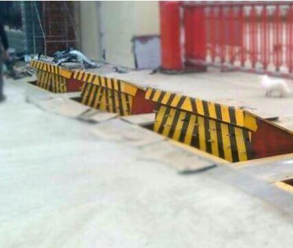 路障機