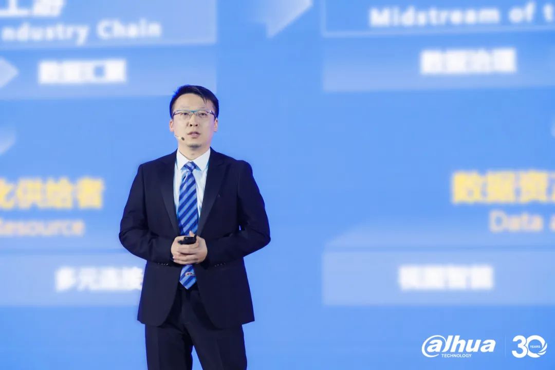大華股份軟件平臺研發(fā)部總經理周文凱發(fā)布了全新升級的物聯(lián)數(shù)智平臺2.0