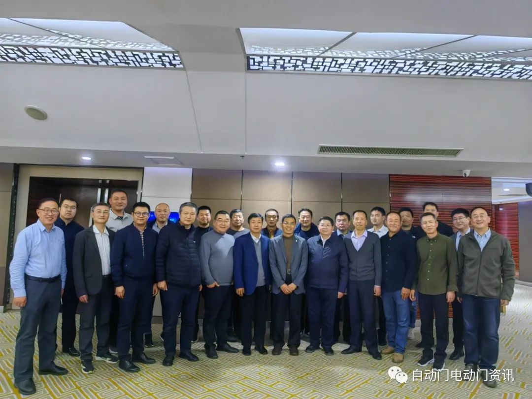 在北京西苑飯店召開了工業(yè)門設(shè)計與應(yīng)用研討會