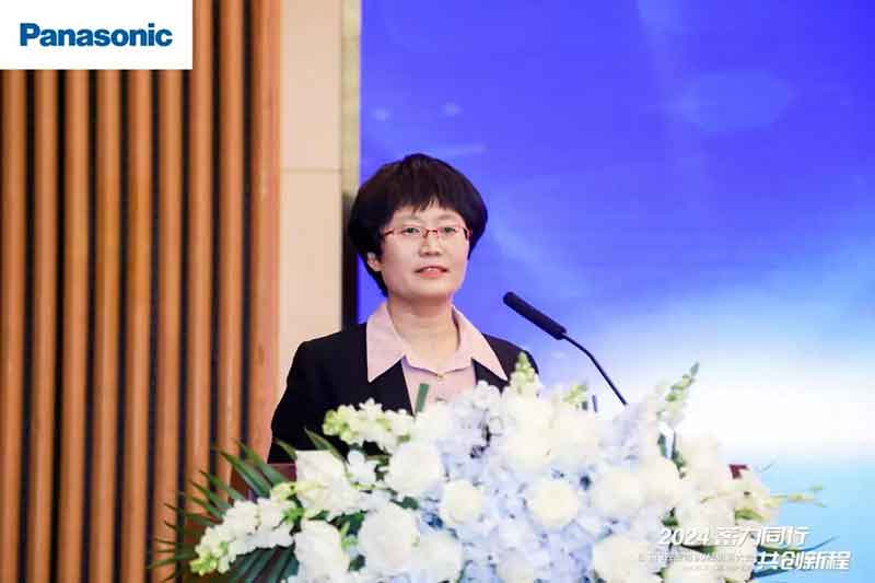 售后服務課課長 秦彩霞
