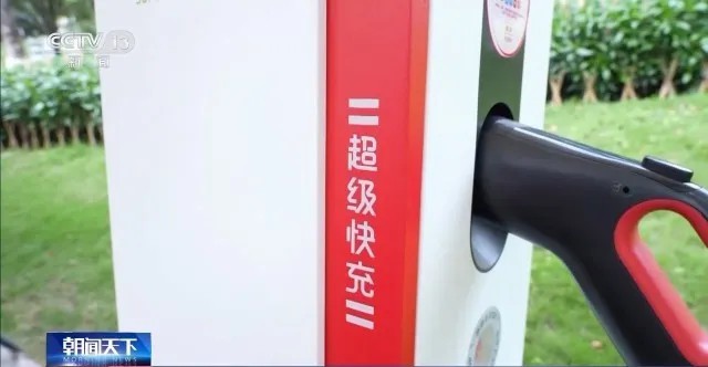 超充站自5月中旬正式運(yùn)營(yíng)以來(lái)，三個(gè)月的時(shí)間，累計(jì)充電量突破20萬(wàn)度，月均增速達(dá)175%