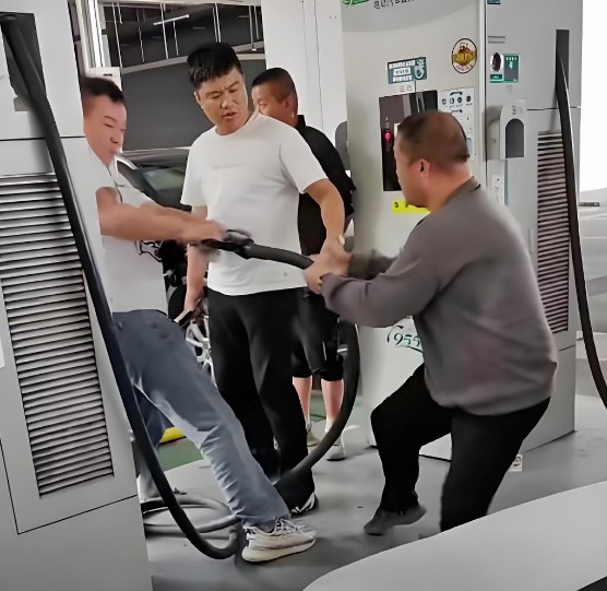 幾千元月租，破解車流高峰充電難題