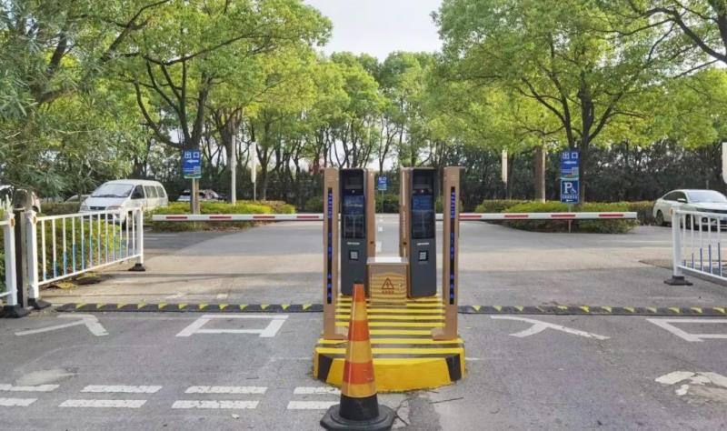 ?？低曋K某工業(yè)園區(qū)公共停車場