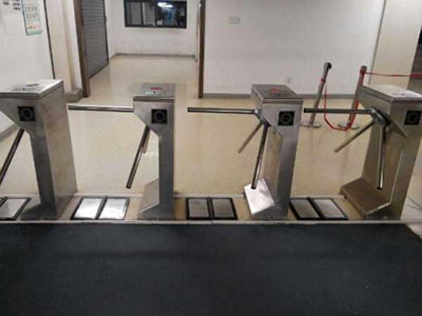 三輥閘