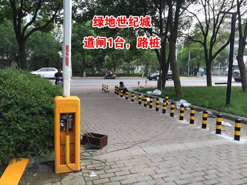 綠地世紀(jì)城道閘案例 - 中出網(wǎng)-智能出入口門戶