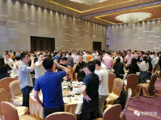 舉杯共飲 同慶會議圓滿謝幕