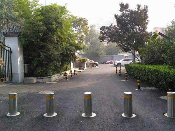 防沖撞路樁