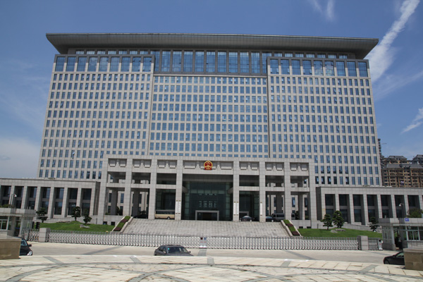 龍灣區(qū)人民政府辦公大樓伸縮門案例 - 中出網(wǎng)-智能出入口與停車充電門戶