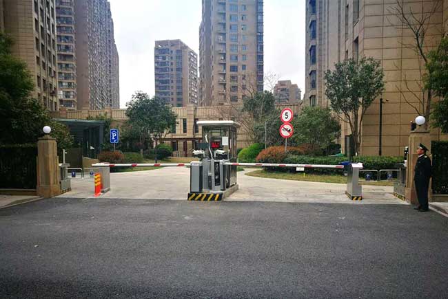 杭州九悅印象道閘案例 - 中出網(wǎng)-智能出入口門(mén)戶