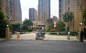 杭州九悅印象道閘案例 - 中出網(wǎng)-智能出入口門戶