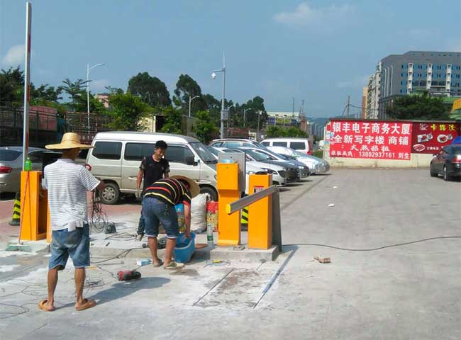 廣州嘉禾望崗銀豐電子商務(wù)大廈道閘案例 - 中出網(wǎng)-智能出入口門戶