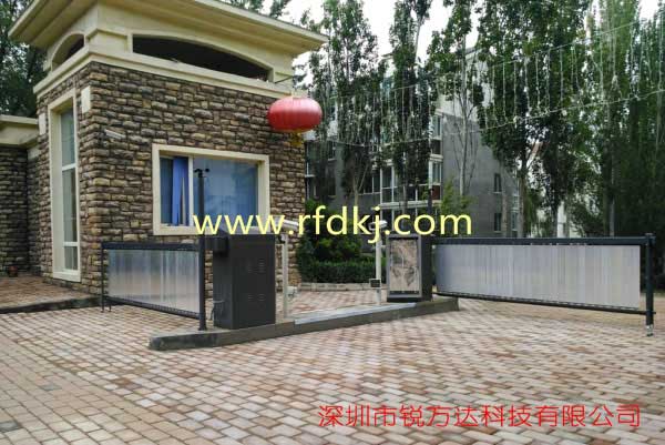 北京八達(dá)嶺清涼盛景別墅車牌識(shí)別+商業(yè)廣告道閘案例 - 中出網(wǎng)-智能出入口門戶