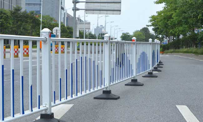 公路隔離護欄