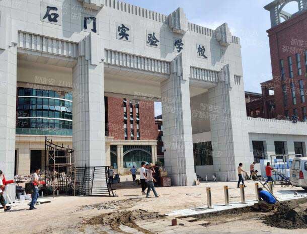 石門實驗學校升降柱案例 - 中出網(wǎng)-智能出入口門戶