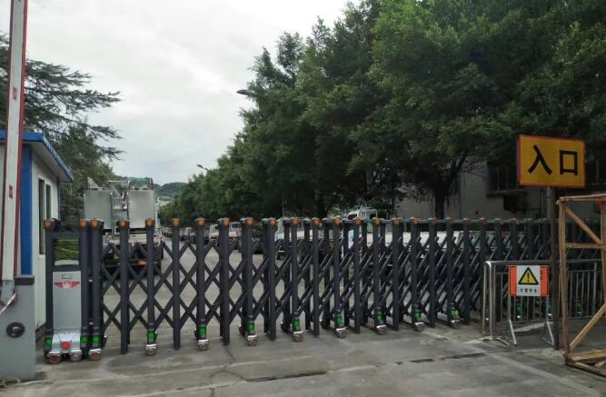建星伸縮門