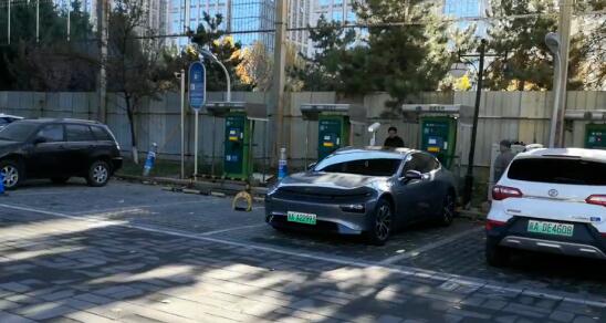 易泊車牌識別相機(jī)最新案例—北京亦莊停車場實現(xiàn)燃油機(jī)防占位