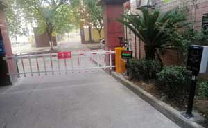 四川隆昌市東方花園車牌識(shí)別案例 - 中出網(wǎng)-智能出入口門戶