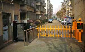 岳陽(yáng)市四化建小區(qū)銳捷款車牌識(shí)別案例 - 中出網(wǎng)-智能出入口門戶