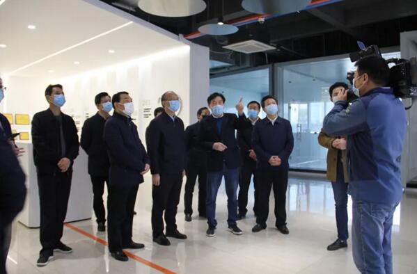 江西省省委常委、副省長(zhǎng)吳曉軍一行蒞臨百勝智能調(diào)研指導(dǎo)