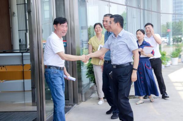 省金融監(jiān)管局副局長駱小林一行走訪調(diào)研擬上市企業(yè)百勝智能