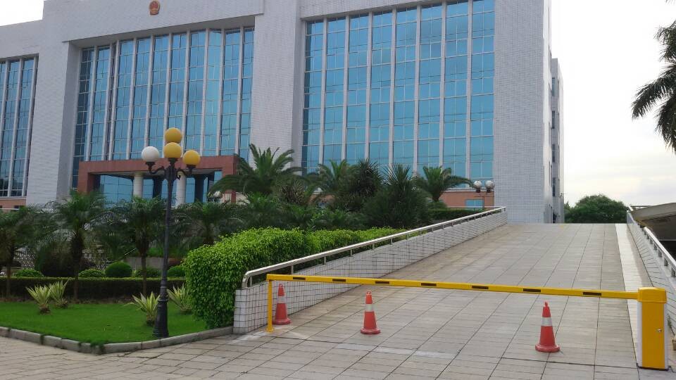 東莞市東坑人民政府道閘案例 - 中出網(wǎng)-智能出入口門戶