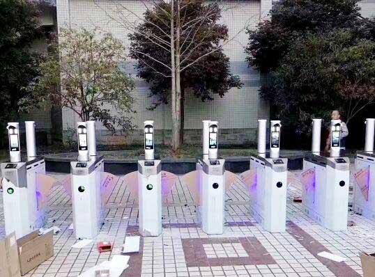 湖北省巴東一中通道閘案例 - 中出網(wǎng)-智能出入口門戶