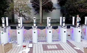 湖北省巴東一中通道閘案例 - 中出網(wǎng)-智能出入口門戶