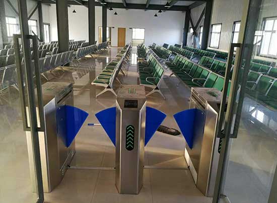湖北省荊州市安通駕校通道閘案例 - 中出網(wǎng)-智能出入口門戶