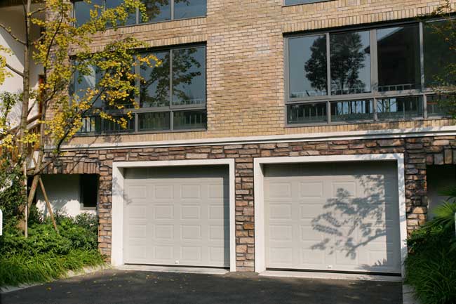 鄭州建業(yè)森林半島車庫(kù)門案例 - 中出網(wǎng)-智能出入口門戶