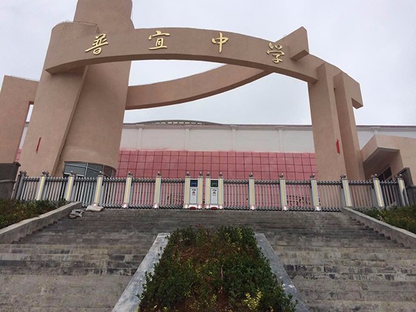 貴陽(yáng)普宜中學(xué)伸縮門工程案例 - 中出網(wǎng)-智能出入口門戶