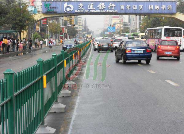 熱鍍鋅靜電噴涂防跨護(hù)欄