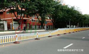 福建福州防眩板護(hù)欄工程 - 中出網(wǎng)-智能出入口門(mén)戶(hù)