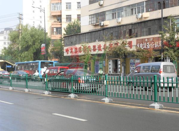 哈爾濱綠色防跨型道路護(hù)欄工程 - 中出網(wǎng)-智能出入口門戶