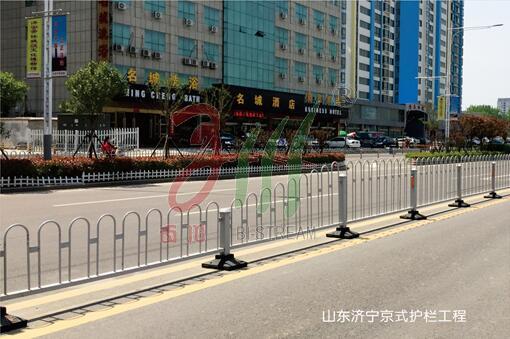 山東濟(jì)寧京式護(hù)欄工程 - 中出網(wǎng)-智能出入口門戶