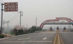 山東省濟(jì)棗路熱鍍鋅+聚酯噴塑護(hù)欄案例