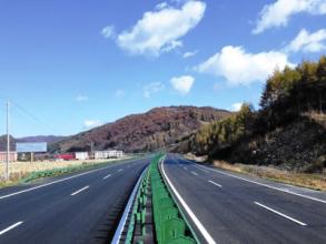 黑龍江省鶴大高速公路噴塑護(hù)欄案例 - 中出網(wǎng)-智能出入口門戶