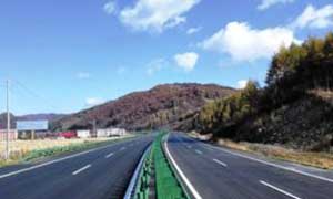 黑龍江省鶴大高速公路噴塑護(hù)欄案例 - 中出網(wǎng)-智能出入口門戶