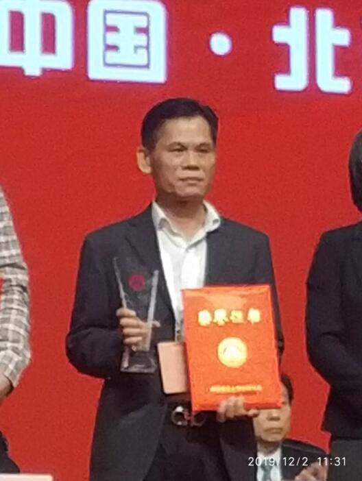 雙喜臨門：伸縮門“金嘉豪杯”十大品牌冠名、中國建筑金屬結構協(xié)會行業(yè)新銳人物獎！