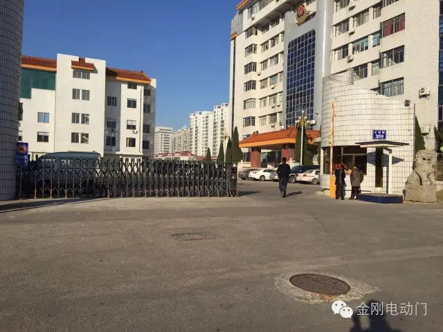 煙臺回里鎮(zhèn)人民政府伸縮門工程案例 - 中出網(wǎng)-智能出入口門戶