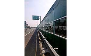 濟(jì)南立交橋聲屏障護(hù)欄案例 - 中出網(wǎng)-智能出入口門(mén)戶