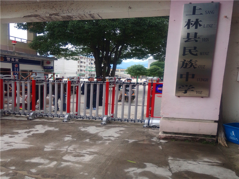 上林縣民族中學(xué)伸縮門(mén)案例 - 中出網(wǎng)-智能出入口門(mén)戶(hù)