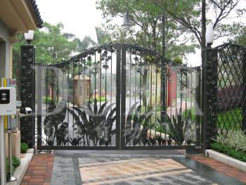 菊城建華花園平開門機(jī)安裝 - 中出網(wǎng)-智能出入口門戶