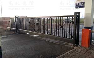 集安市合泰機電貿(mào)易有限公司818L對開懸浮平移門 - 中出網(wǎng)-智能出入口門戶