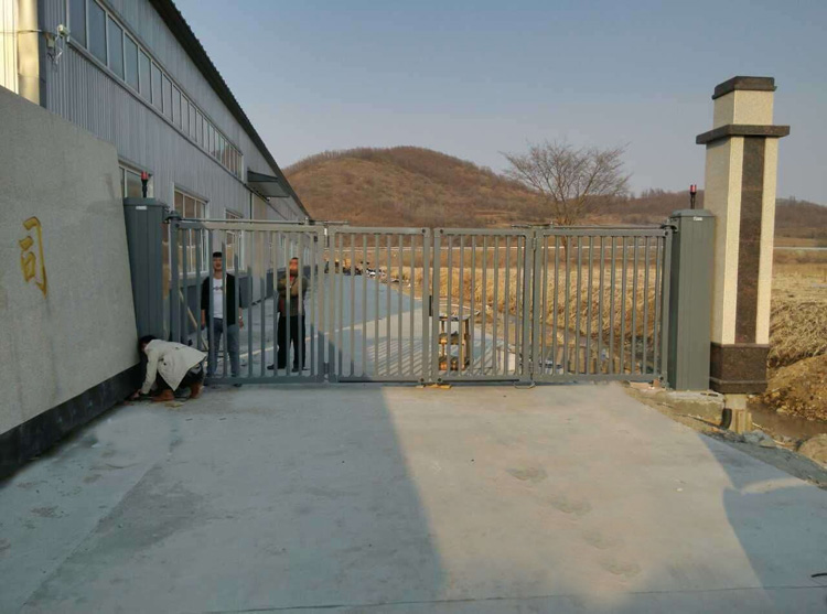 黑龍江省牡丹江綏芬河市無軌懸浮門案例 - 中出網(wǎng)-智能出入口門戶