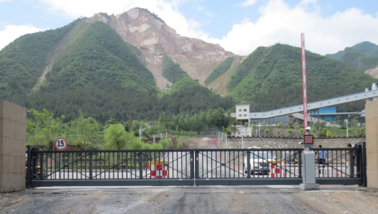 承德市承德縣黃杖子承剛正橋礦業(yè)有限公司無軌懸浮門工程案例 - 中出網(wǎng)-智能出入口門戶