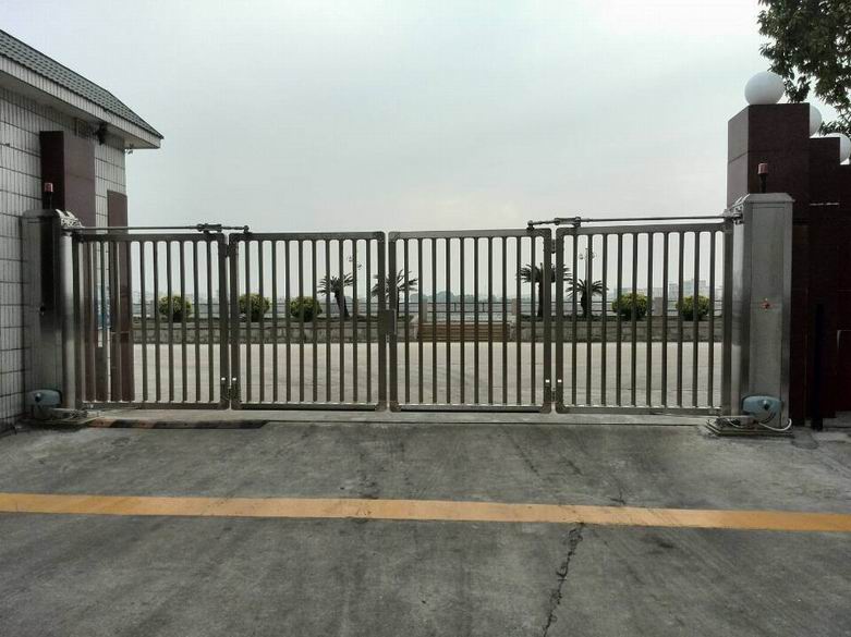 廣東揭陽(yáng)市東泰乳業(yè)智能無(wú)軌懸浮門工程案例 - 中出網(wǎng)-智能出入口門戶