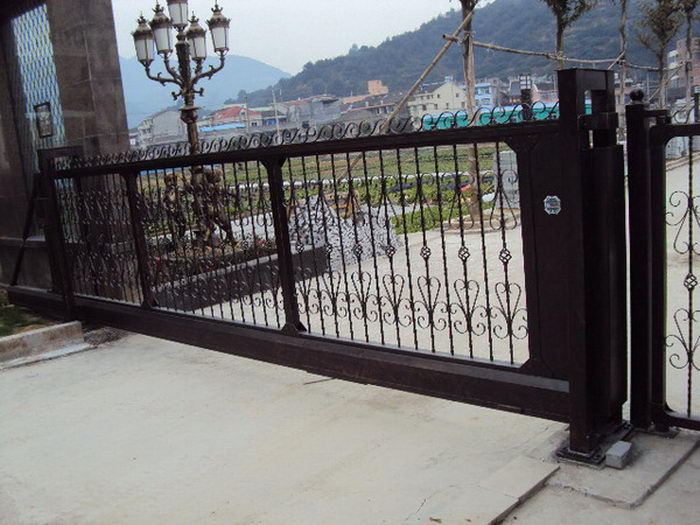 溫州市巨溪鎮(zhèn)康樂(lè)山莊智能無(wú)軌懸浮門工程案例 - 中出網(wǎng)-智能出入口門戶