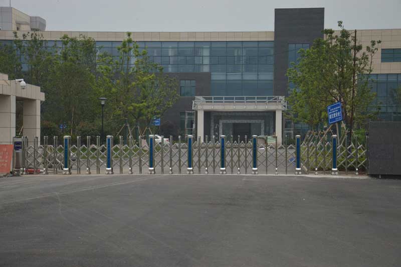 江蘇鎮(zhèn)江飛機(jī)場智能安全伸縮平移門工程案例 - 中出網(wǎng)-智能出入口與停車充電門戶